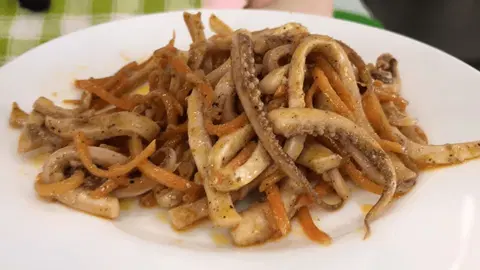 Салат с кальмарами и корейской морковью
