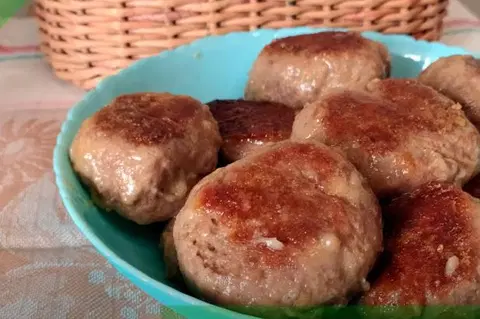 Мясные котлеты с сыром