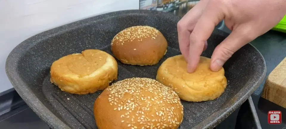 Домашние гамбургеры с маринованными огурцами — шаг 3