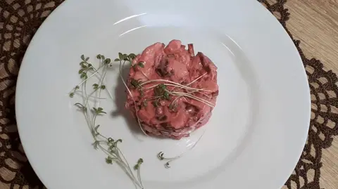 Салат из свеклы с курагой и изюмом