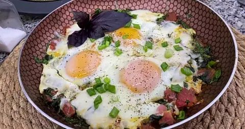 Вкусная яичница на завтрак