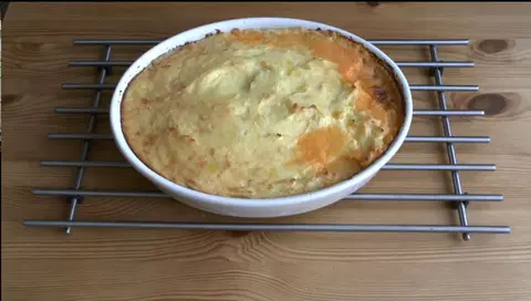 Бифарше (запеканка из картофельного пюре и куриного фарша)