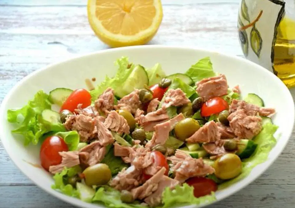 Салат с тунцом и каперсами — шаг 5
