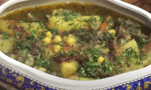 Бозбаш из говядины с нутом и овощами