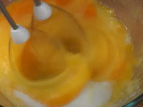 Классическая шарлотка с яблоками — шаг 2