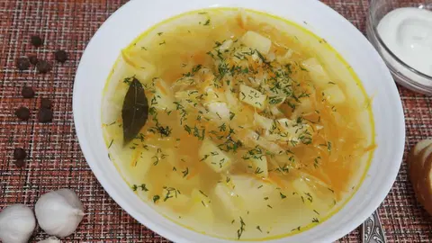 Кислые щи с капустой и куриной грудкой