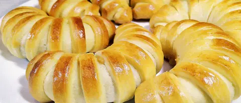 Булочки рогалики с вареной сгущенкой