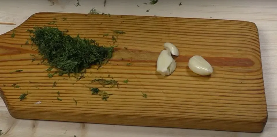 Творожная закуска с чесноком — шаг 1