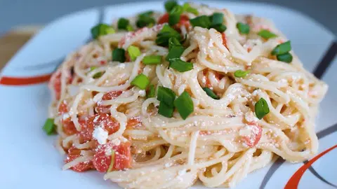 Паста с помидорами и сыром