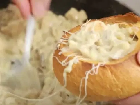 Жульен с курицей в булочке — шаг 11