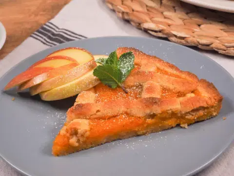 Тертый песочный пирог с джемом