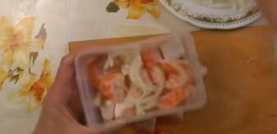Малосольные брюшки семги — шаг 5
