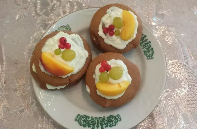 Медовые пирожные с кремом