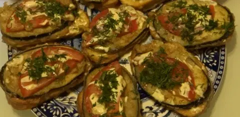 Бутерброды с баклажанами и помидорами