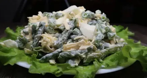 Салат из зеленой фасоли с яйцами