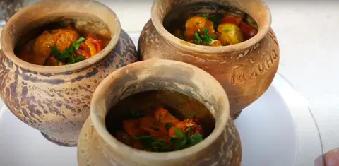 Овощное рагу в горшочках с мясом