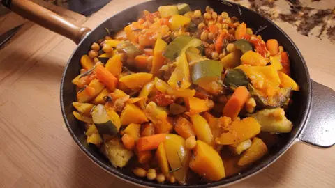 Рагу из тыквы и цукини с тушеными овощами