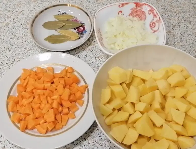 Уха из свежей речной рыбы — шаг 1