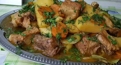 Жаркое по-деревенски со свиными ребрами