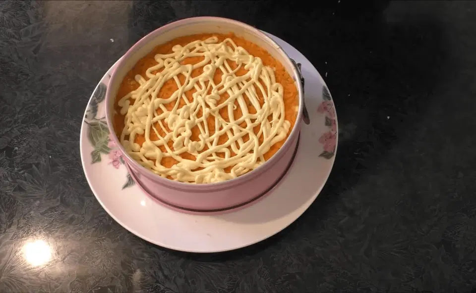 Салат Ананас с курицей и сыром — шаг 5
