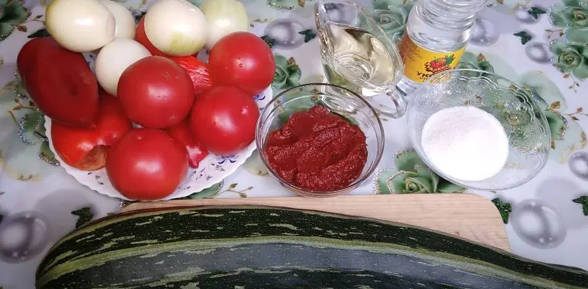 Анкл бенс из кабачков на зиму с помидорами и перцем — шаг 1