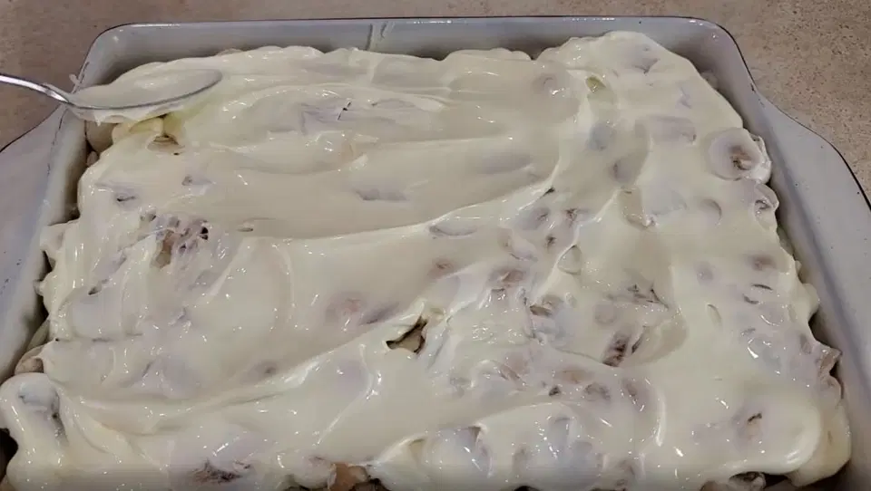 Мясо по-французски с картофелем и грибами — шаг 5