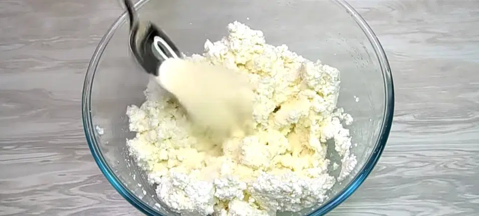 Мамины сырники быстро и вкусно из творога — шаг 3