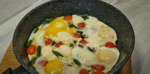 Яичница с моцареллой
