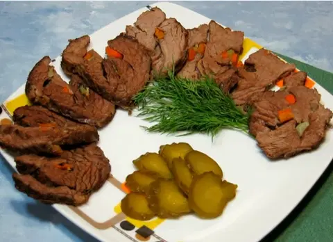 Буженина на пару в пароварке с маринованными огурцами