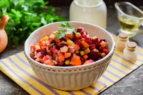Пикантный винегрет с квашеной капустой