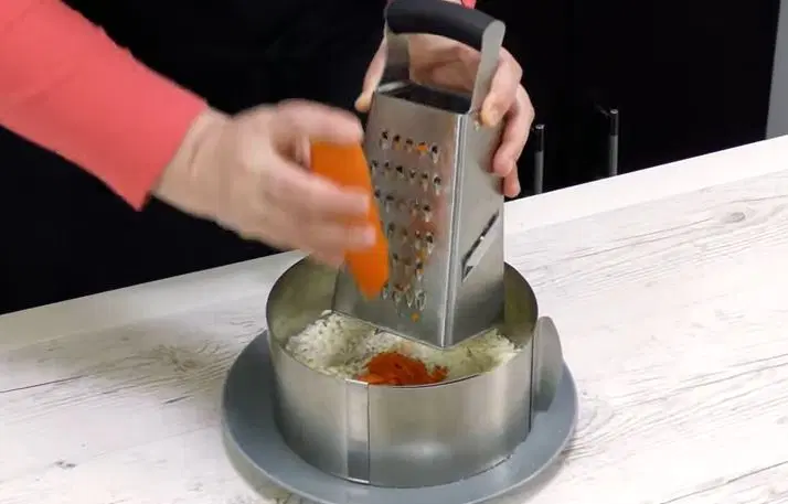 Вкусный рыбный салат Мимоза — шаг 6