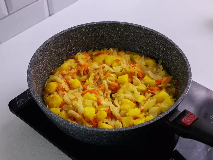 Рагу с сосисками и капустой — шаг 8