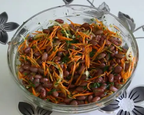 Постный салат из фасоли