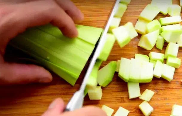 Рецепт икры из кабачков с лимонной кислотой без уксуса — шаг 1