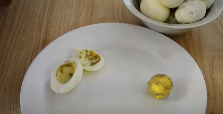 Слоеный салат с тунцом и сыром — шаг 1