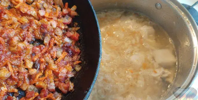Кислые щи с говядиной и беконом (в духовке) — шаг 13