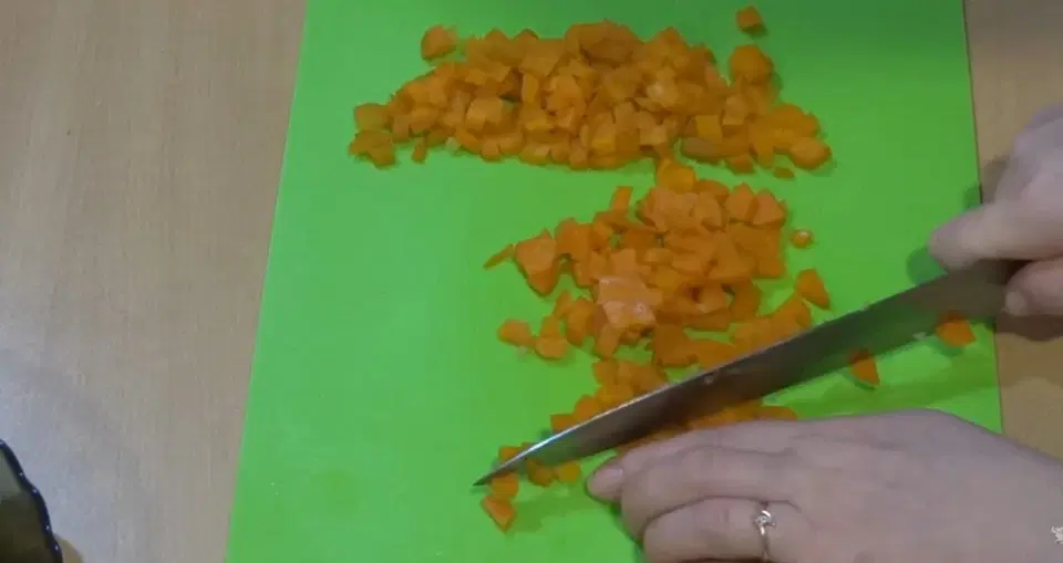 Столичный салат с говядиной — шаг 2