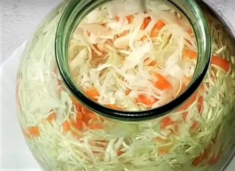 Квашеная капуста в банке