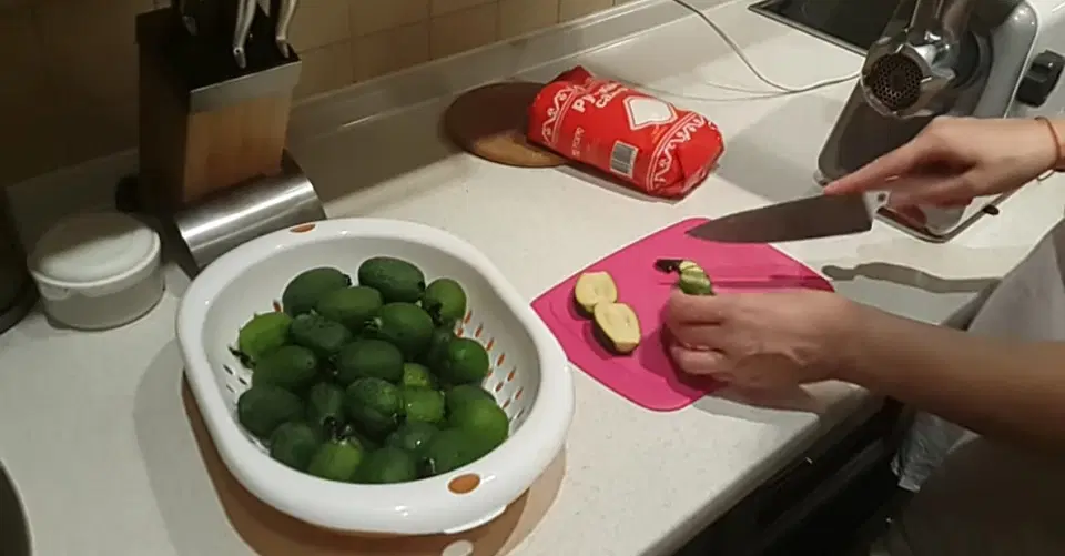 Варенье из фейхоа протертое с сахаром на зиму — шаг 1