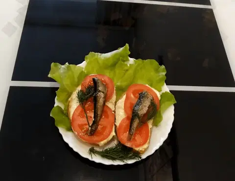 Бутерброды со шпротами