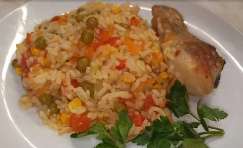 Курица с рисом и овощами по-каталонски