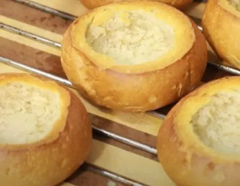 Жульен с курицей в булочке — шаг 4