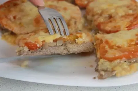 Запеченное мясо под шубой