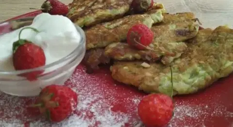 Сладкие оладьи из кабачков и яблок