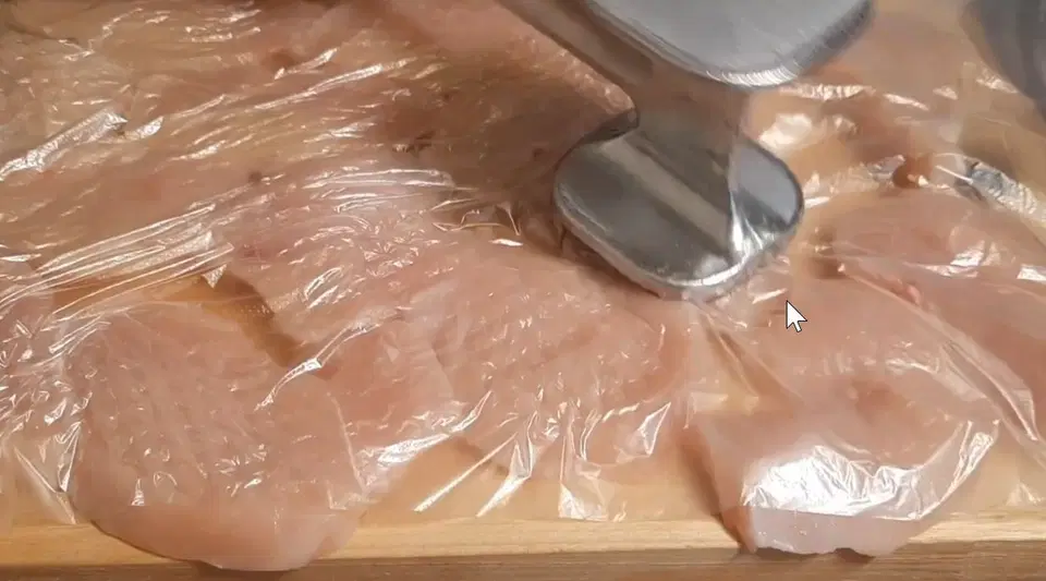 Куриные отбивные в сырном кляре — шаг 2
