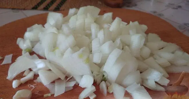 Кислые щи с говядиной и беконом (в духовке) — шаг 4