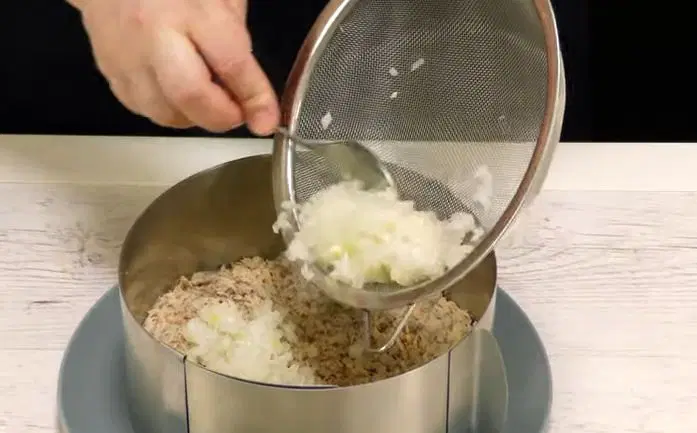 Вкусный рыбный салат Мимоза — шаг 5