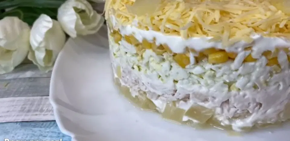 Салат из курицы с ананасами и кукурузой — шаг 8