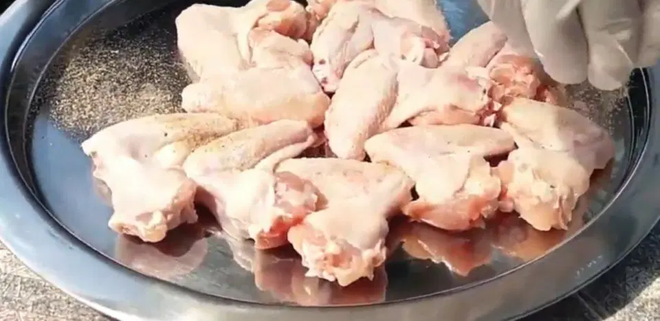 Хрустящие куриные крылышки на гриле — шаг 4
