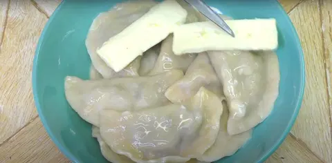 Сочные вареники с квашеной капустой